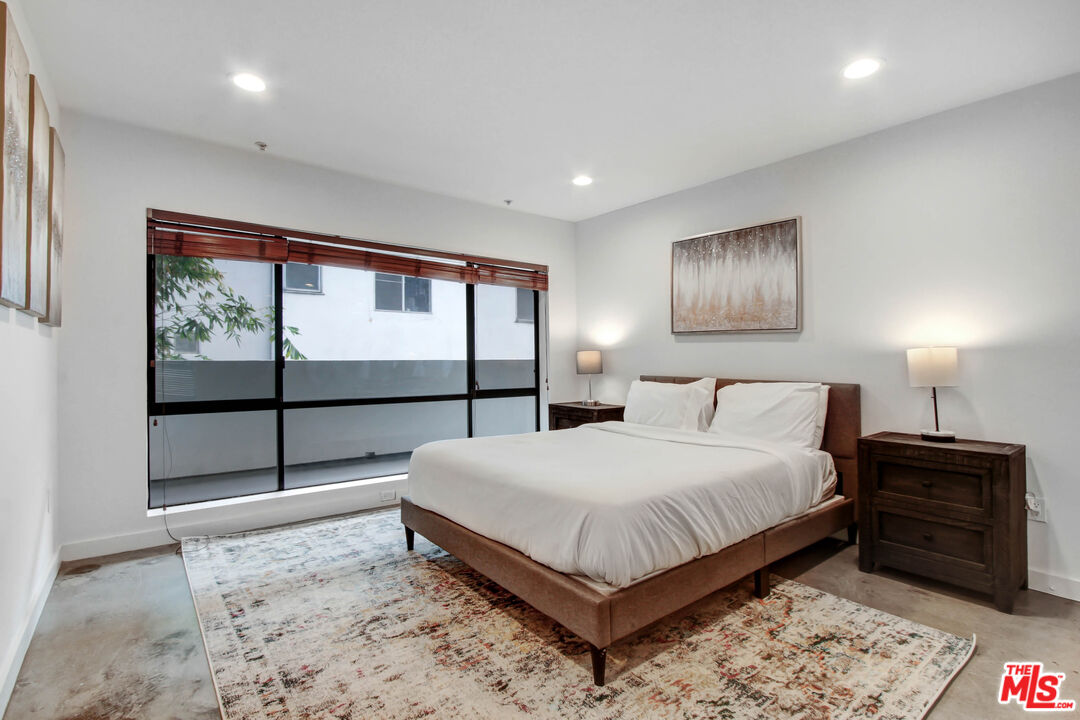 7124 Hollywood Blvd Unit: 1