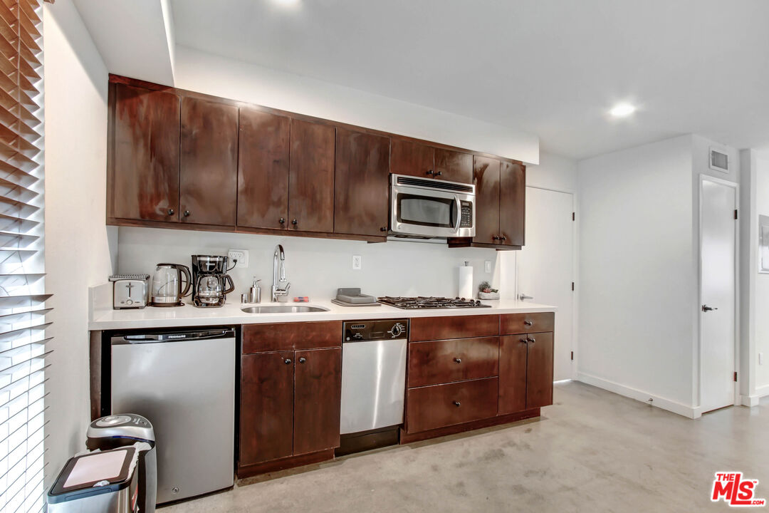 7124 Hollywood Blvd Unit: 1