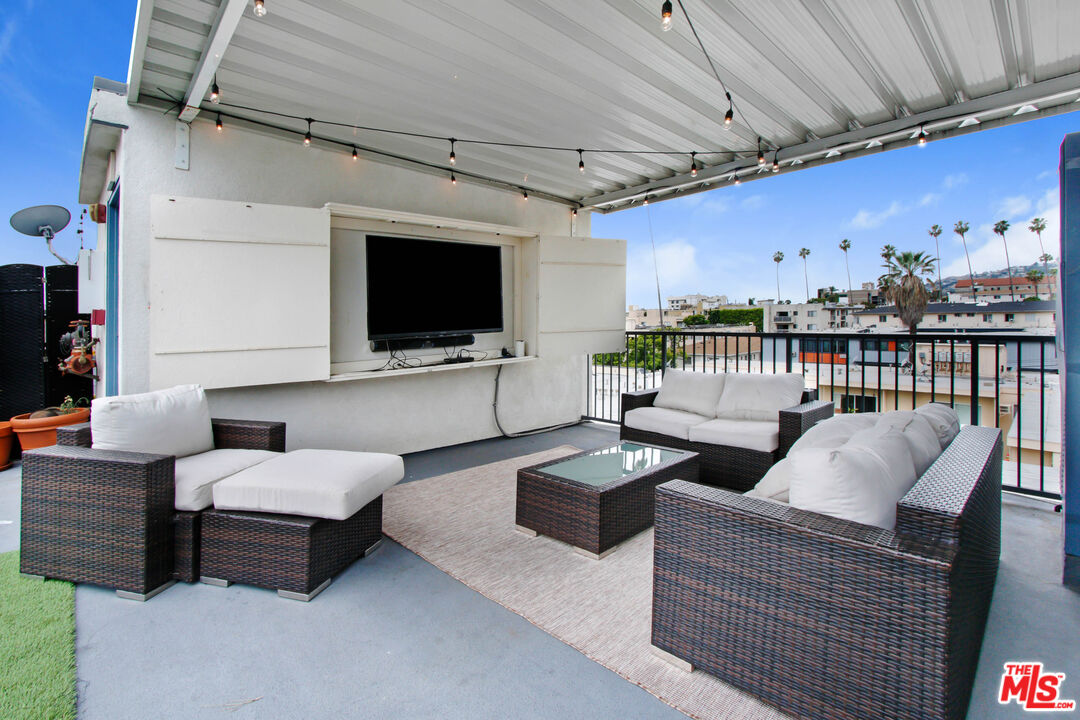 7124 Hollywood Blvd Unit: 1