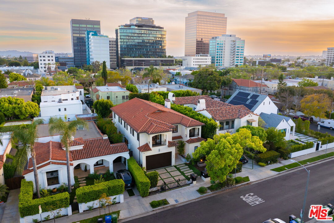 6370 Lindenhurst Ave