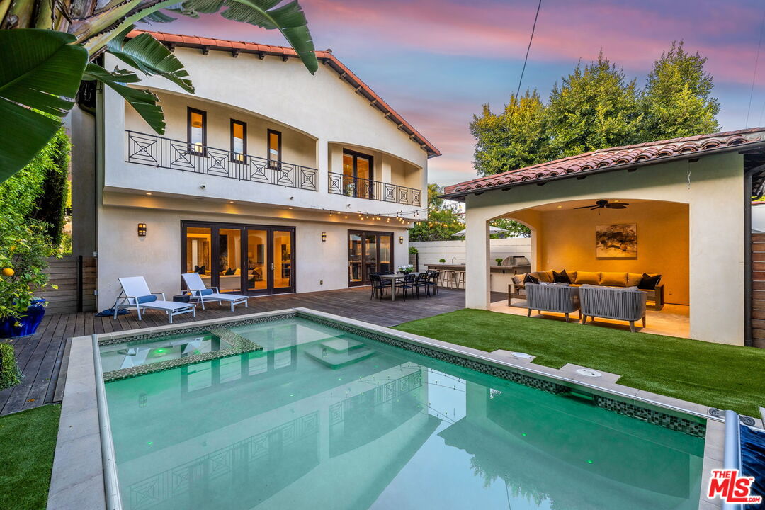 6370 Lindenhurst Ave