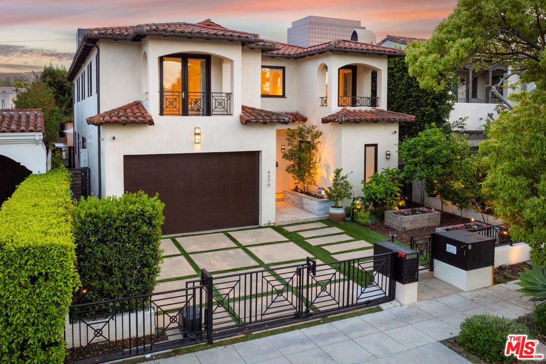 6370 Lindenhurst Ave