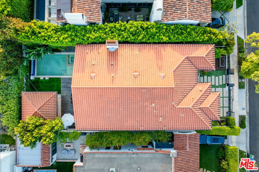 6370 Lindenhurst Ave