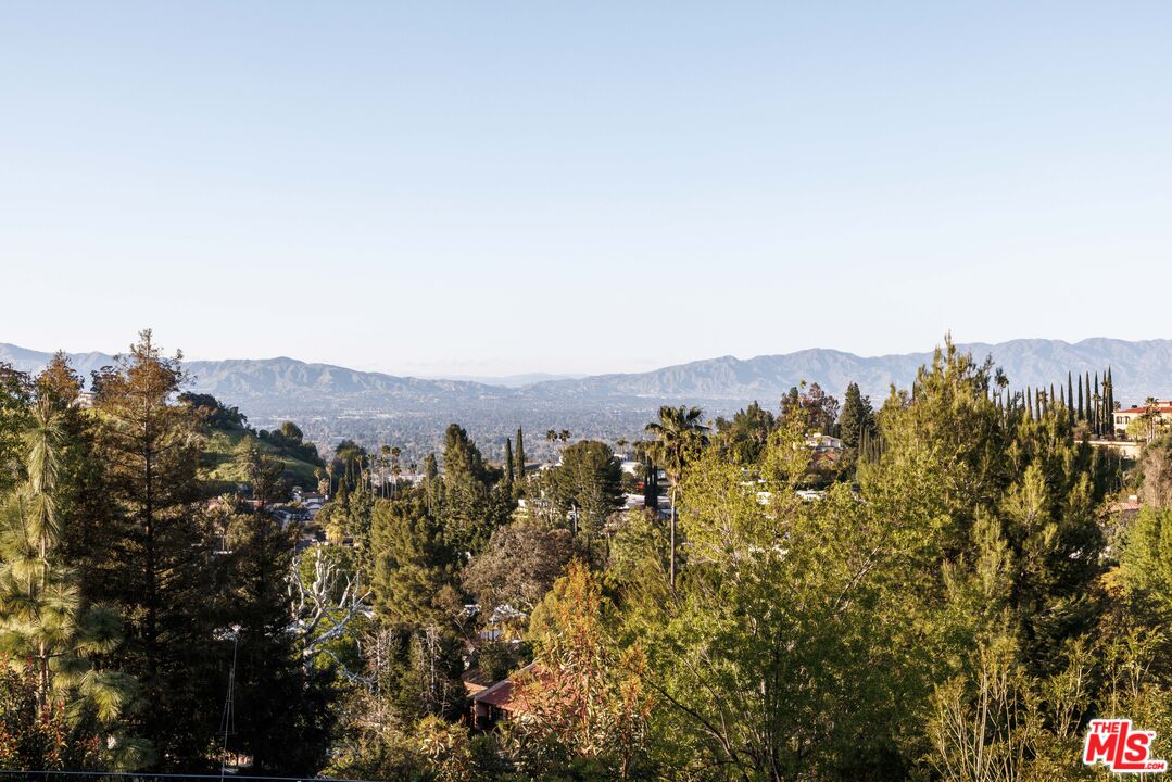 18025 Green Meadow Dr