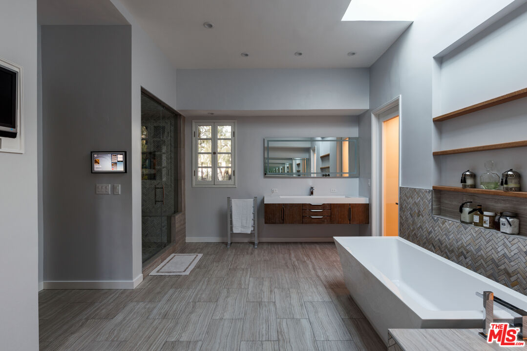 18025 Green Meadow Dr