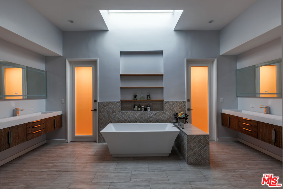 18025 Green Meadow Dr