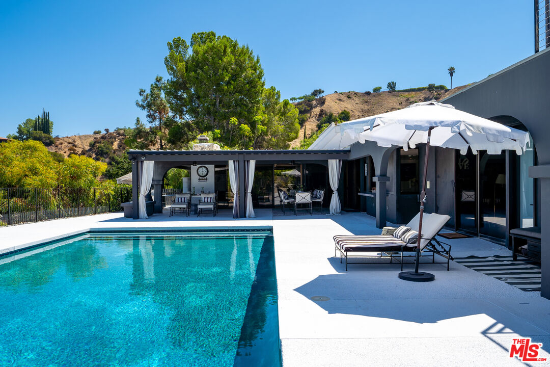 18025 Green Meadow Dr