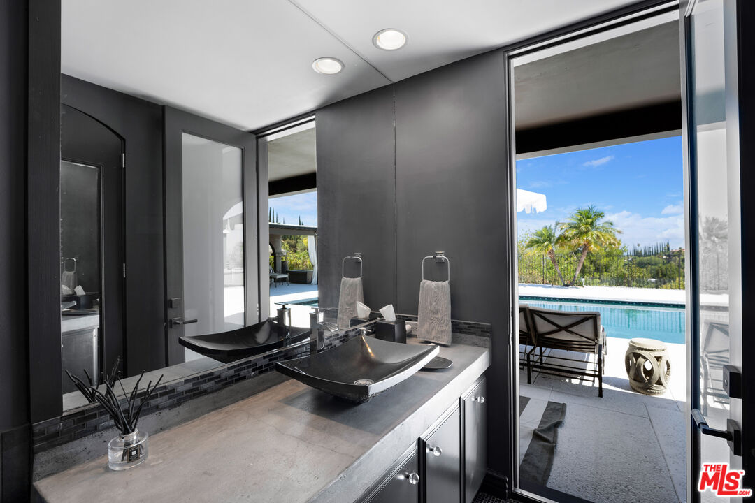 18025 Green Meadow Dr