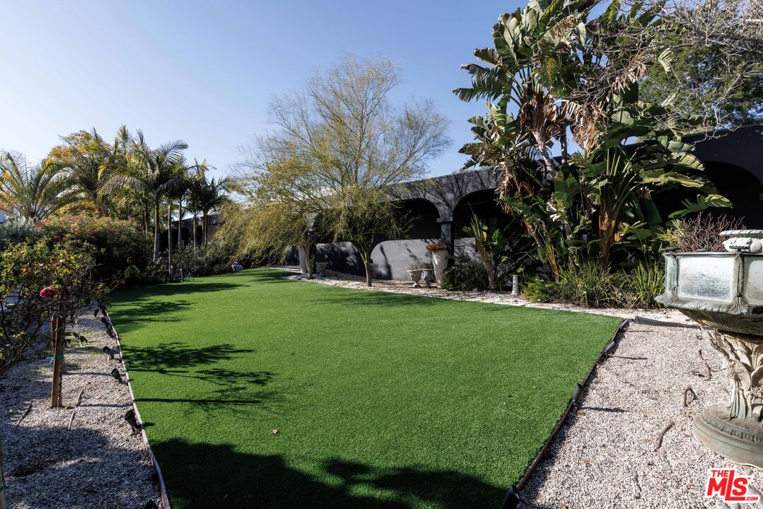 18025 Green Meadow Dr