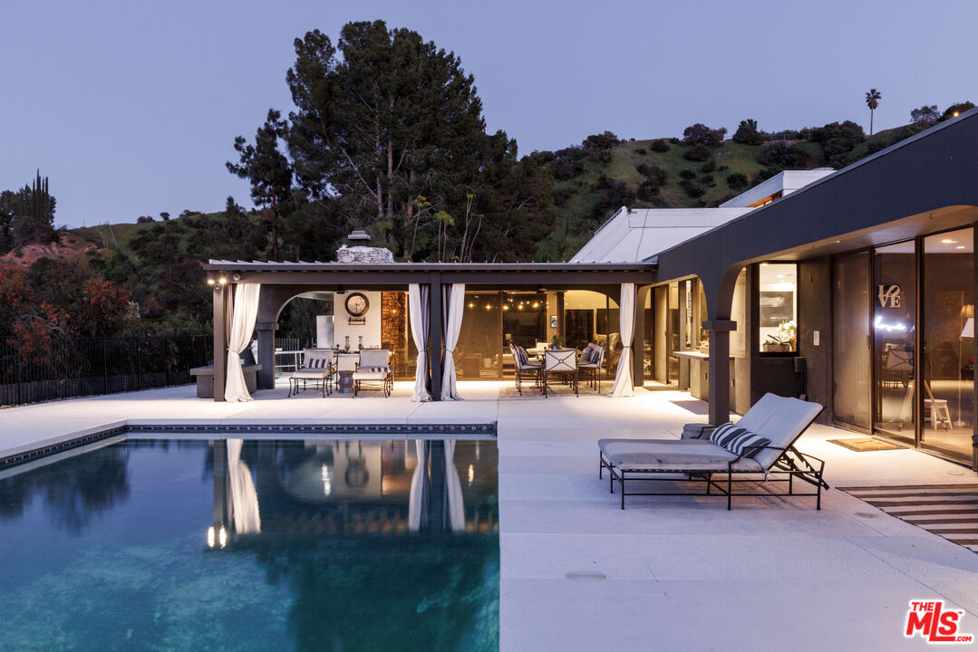 18025 Green Meadow Dr