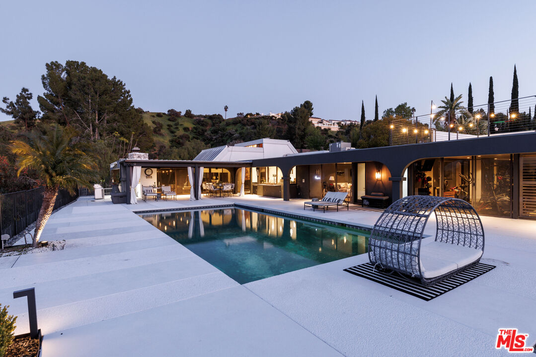 18025 Green Meadow Dr