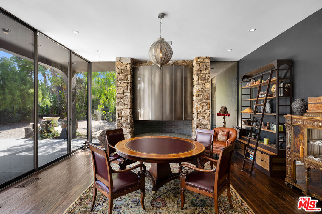 18025 Green Meadow Dr