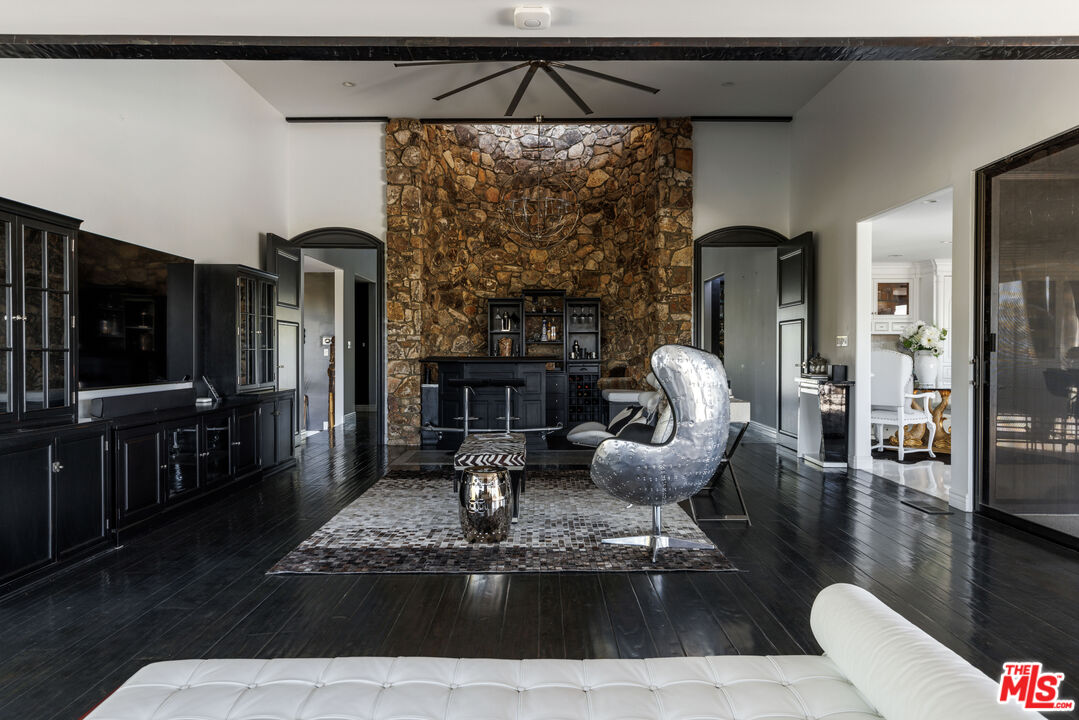 18025 Green Meadow Dr