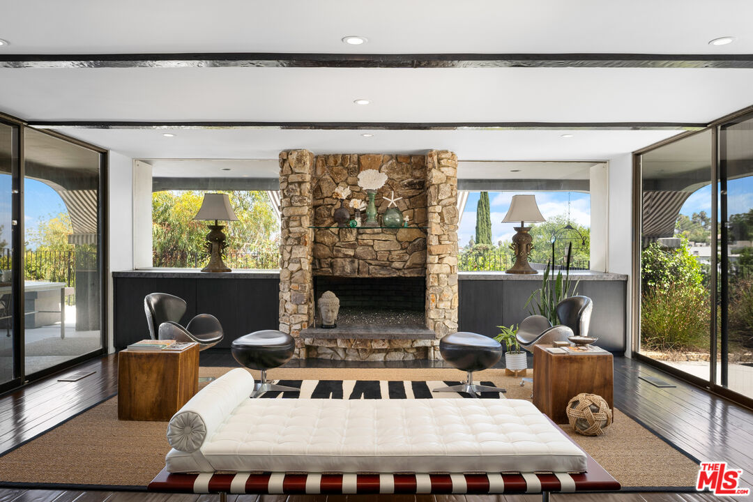 18025 Green Meadow Dr