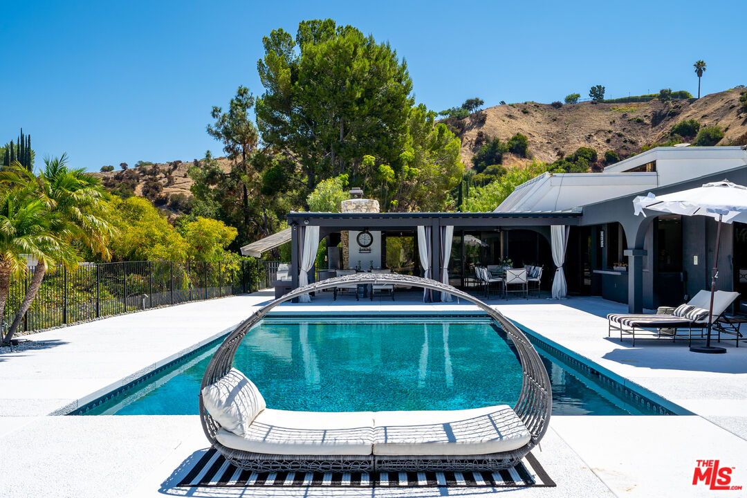 18025 Green Meadow Dr