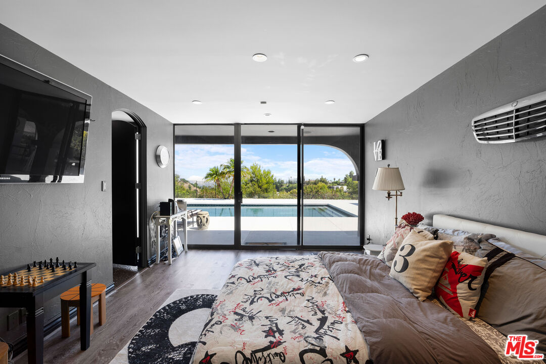 18025 Green Meadow Dr