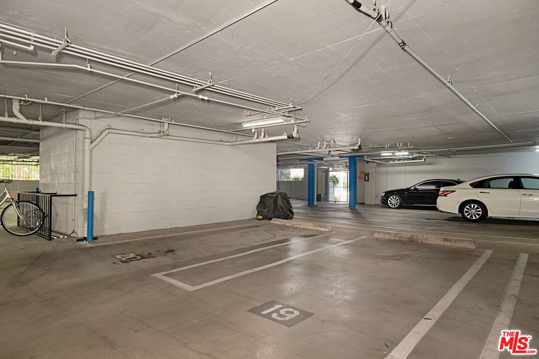 1355 N Sierra Bonita Ave Unit: 305