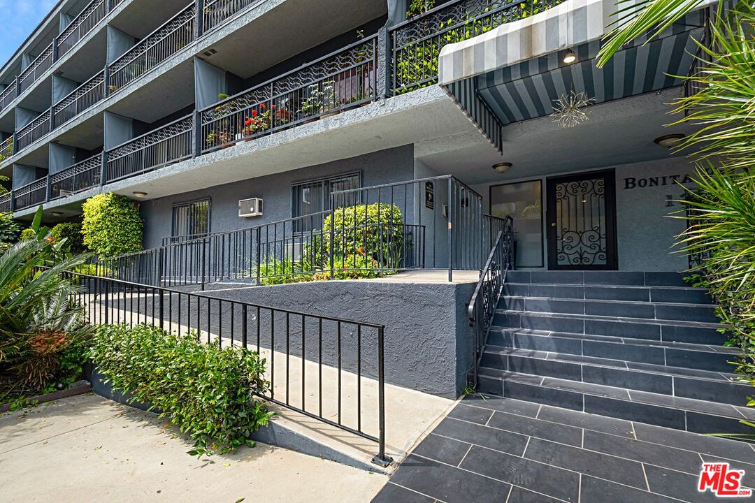 1355 N Sierra Bonita Ave Unit: 305