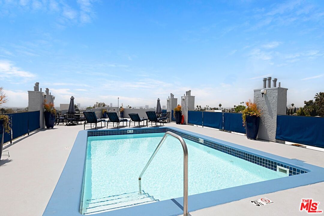 1355 N Sierra Bonita Ave Unit: 305