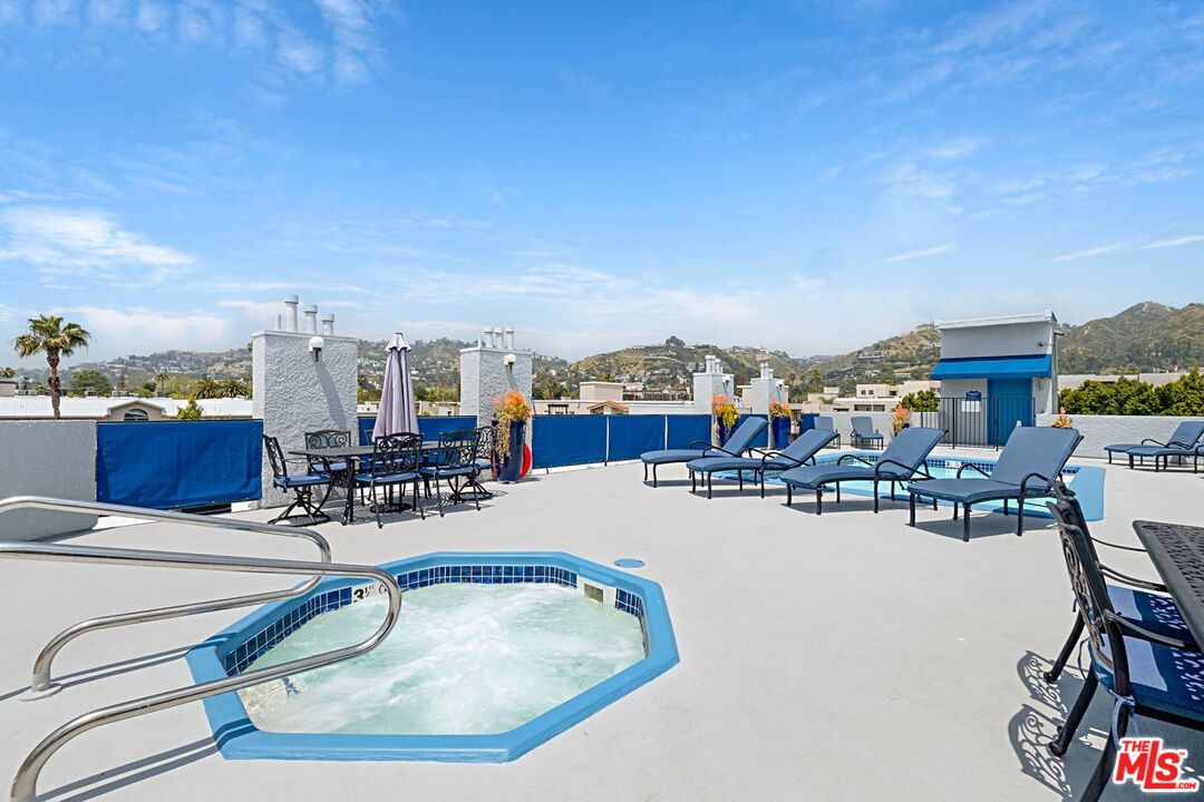 1355 N Sierra Bonita Ave Unit: 305