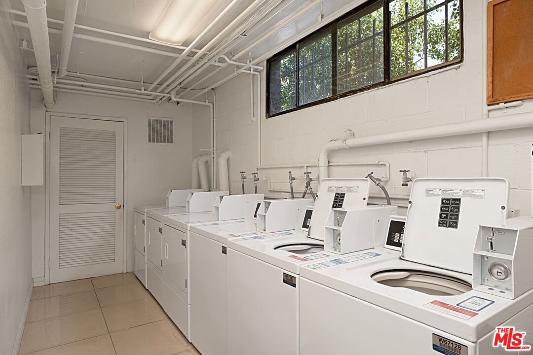 1355 N Sierra Bonita Ave Unit: 305