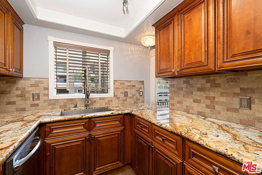 1355 N Sierra Bonita Ave Unit: 305