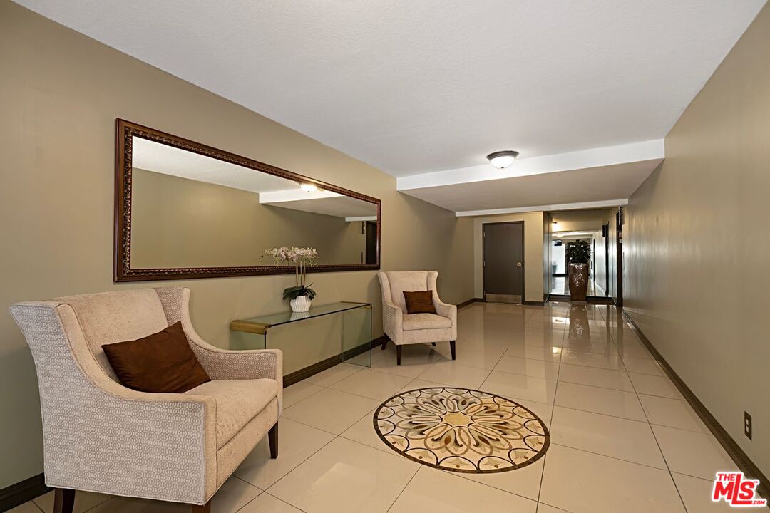 1355 N Sierra Bonita Ave Unit: 305