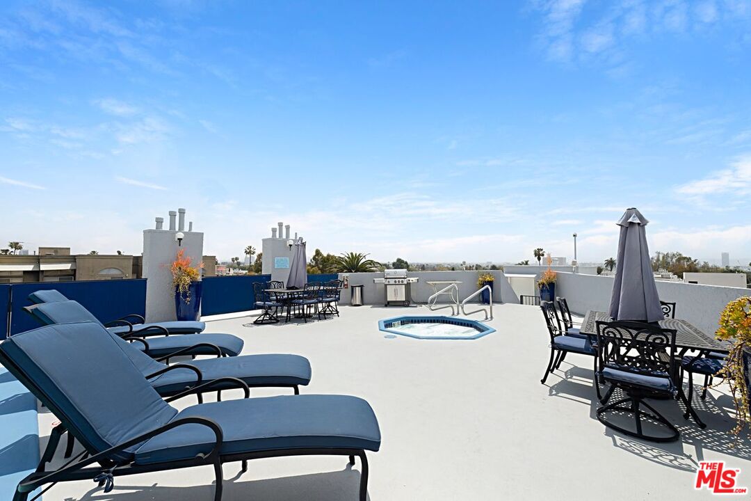 1355 N Sierra Bonita Ave Unit: 305