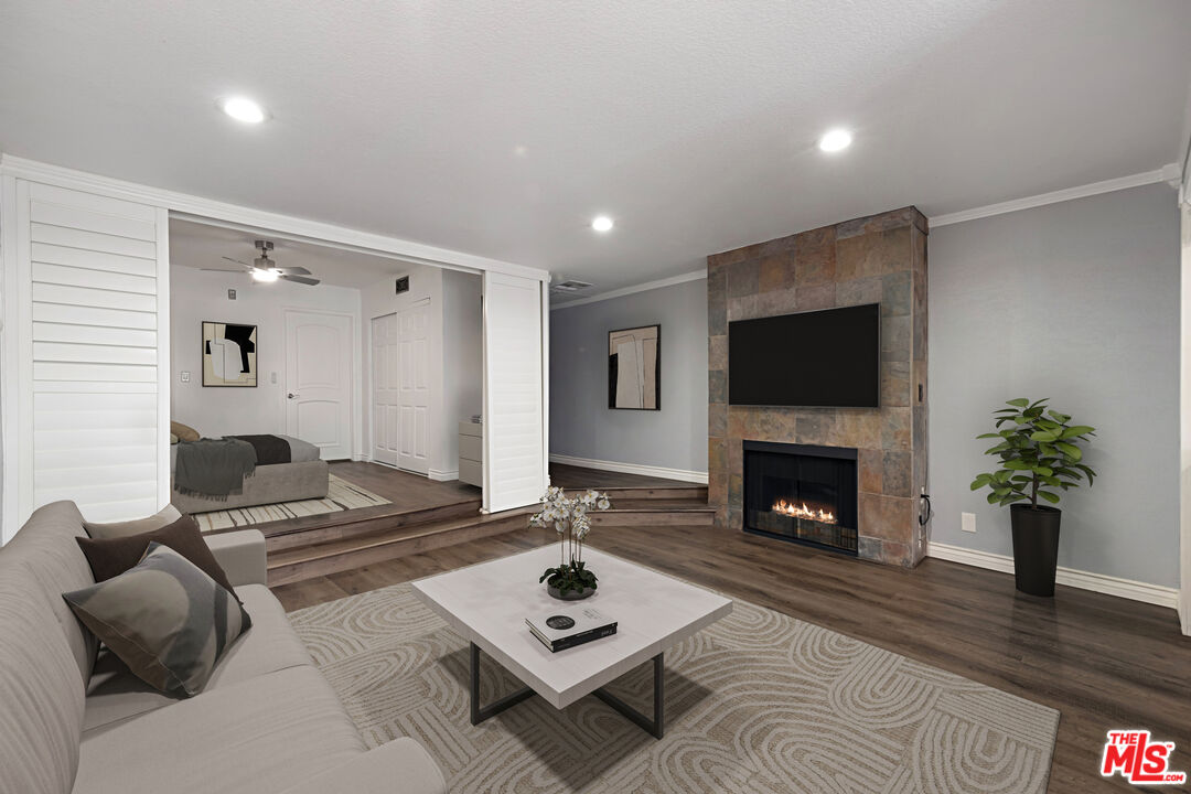 1355 N Sierra Bonita Ave Unit: 305