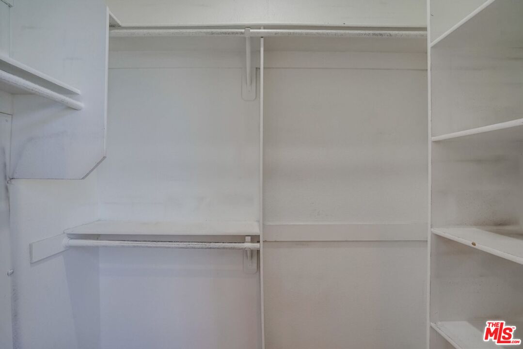 1034 S Shenandoah St Unit: 2