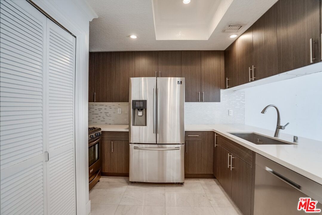 1034 S Shenandoah St Unit: 2