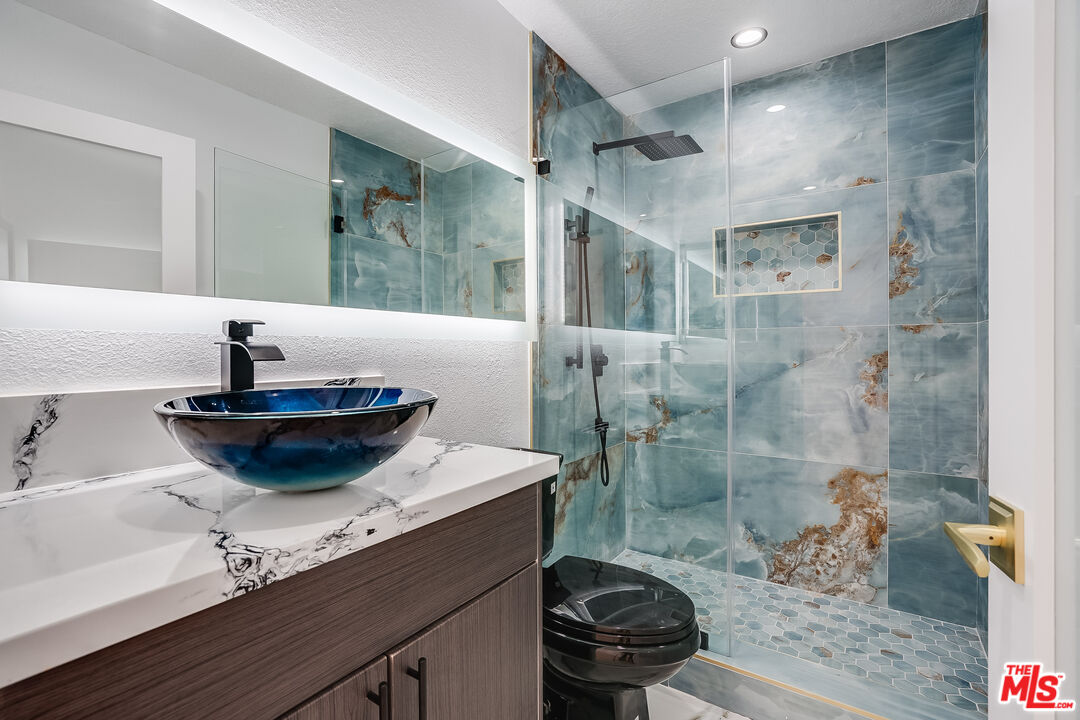 1034 S Shenandoah St Unit: 3