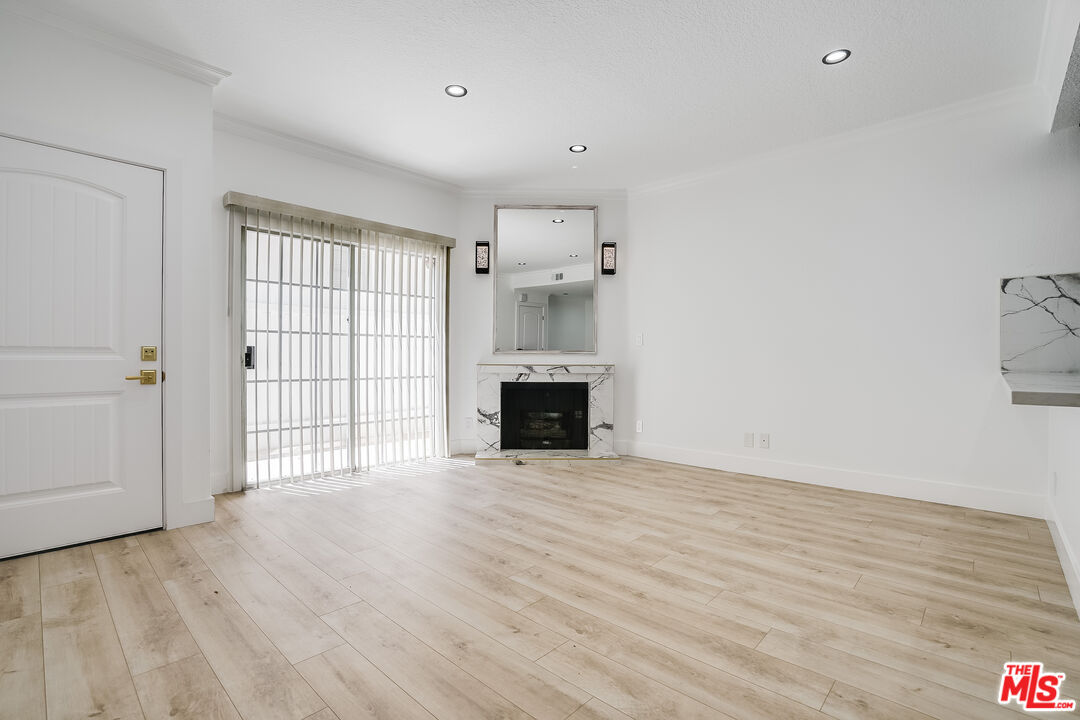 1034 S Shenandoah St Unit: 3