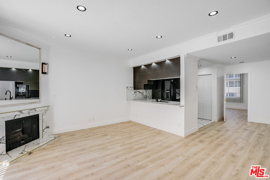 1034 S Shenandoah St Unit: 3