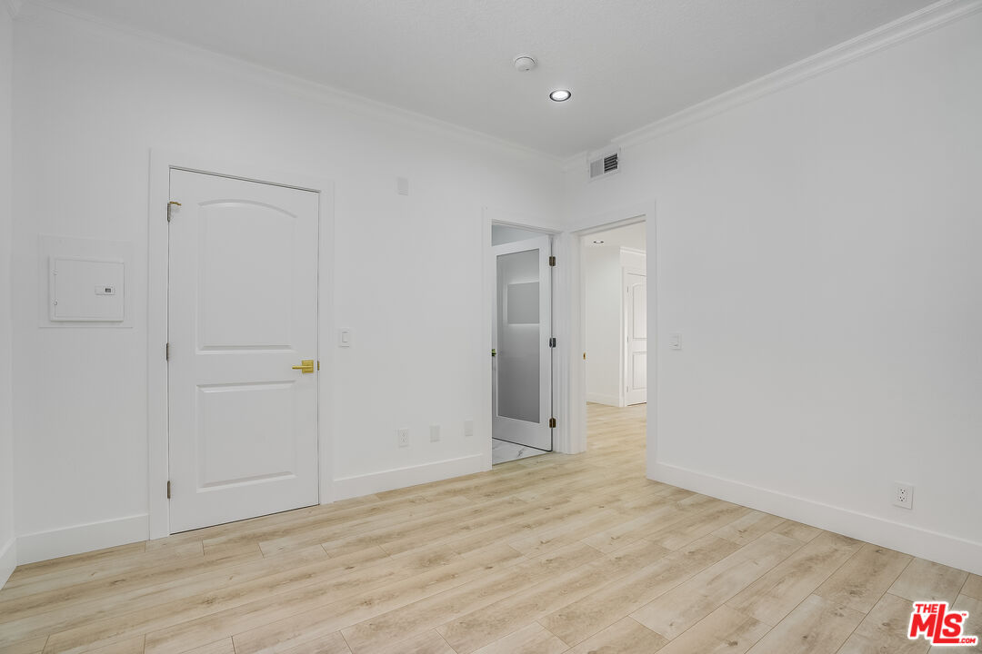 1034 S Shenandoah St Unit: 3