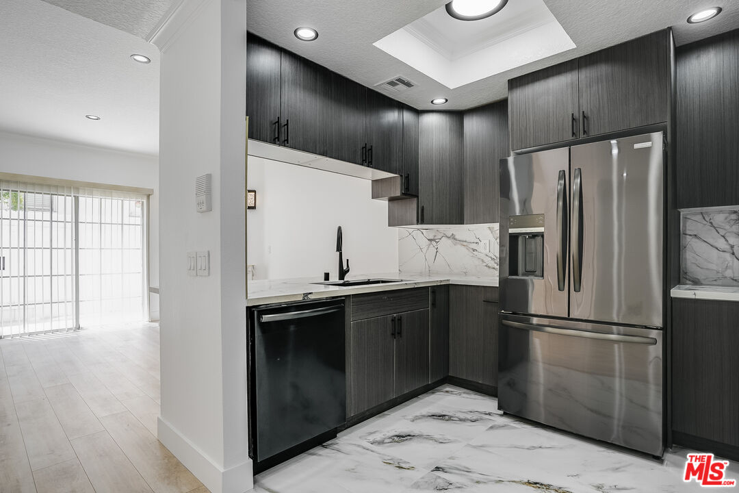 1034 S Shenandoah St Unit: 3