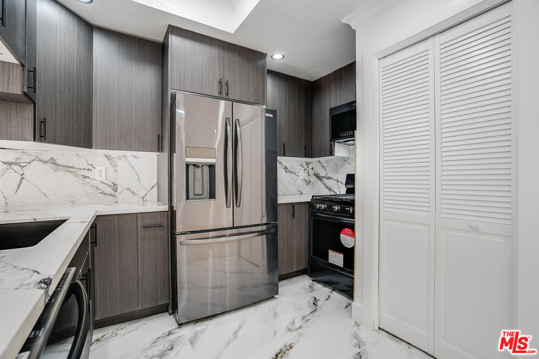 1034 S Shenandoah St Unit: 3