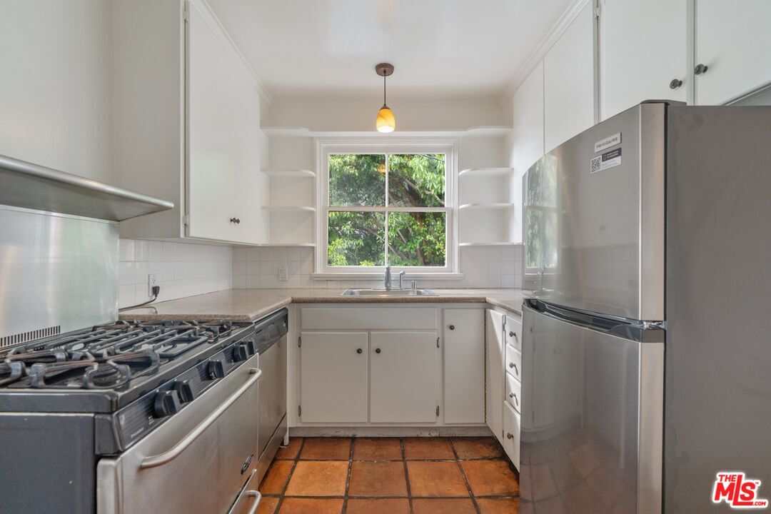 920 N San Vicente Blvd