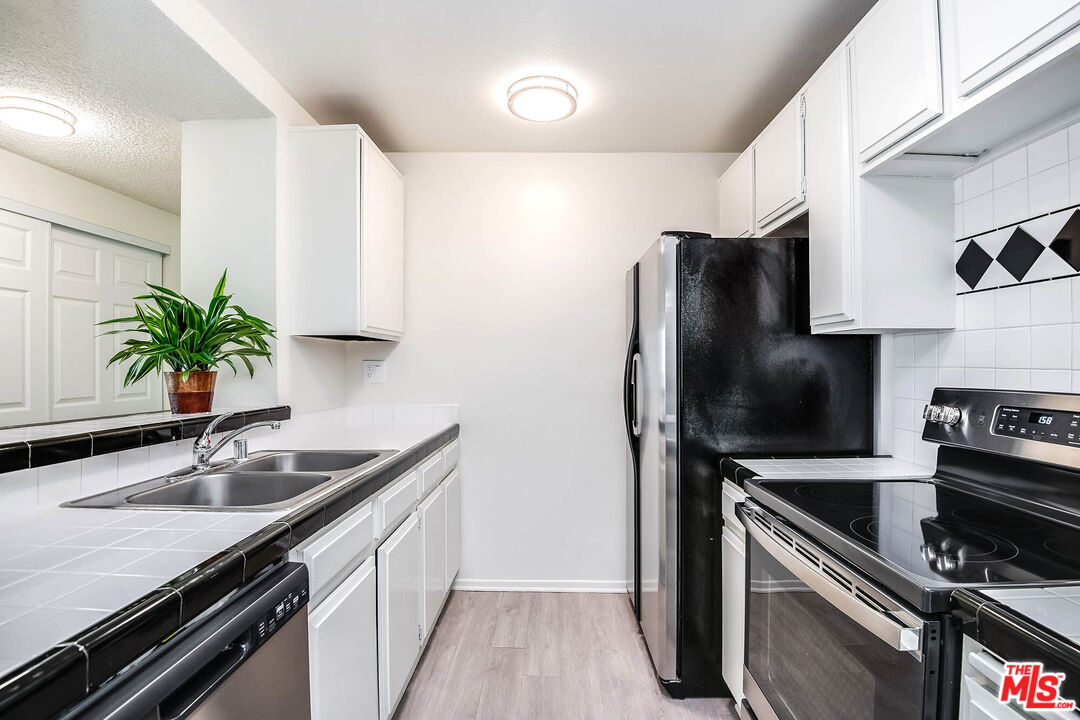 1230 Horn Ave Unit: 629