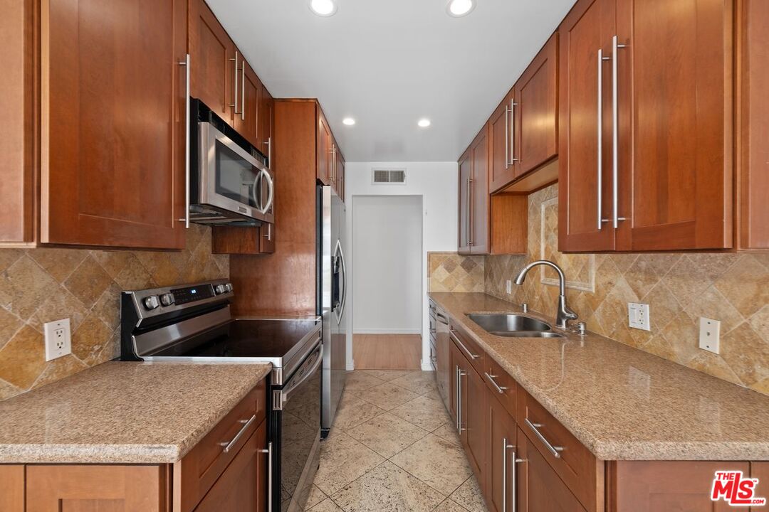 10751 WILSHIRE BLVD Unit: 1002