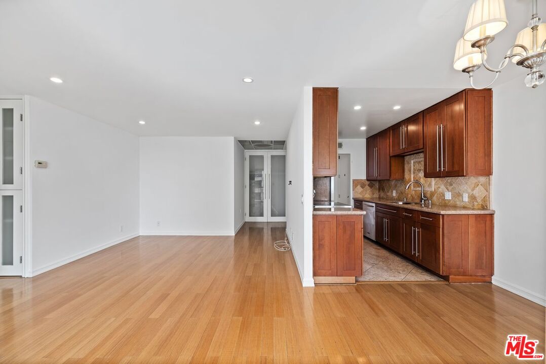 10751 WILSHIRE BLVD Unit: 1002