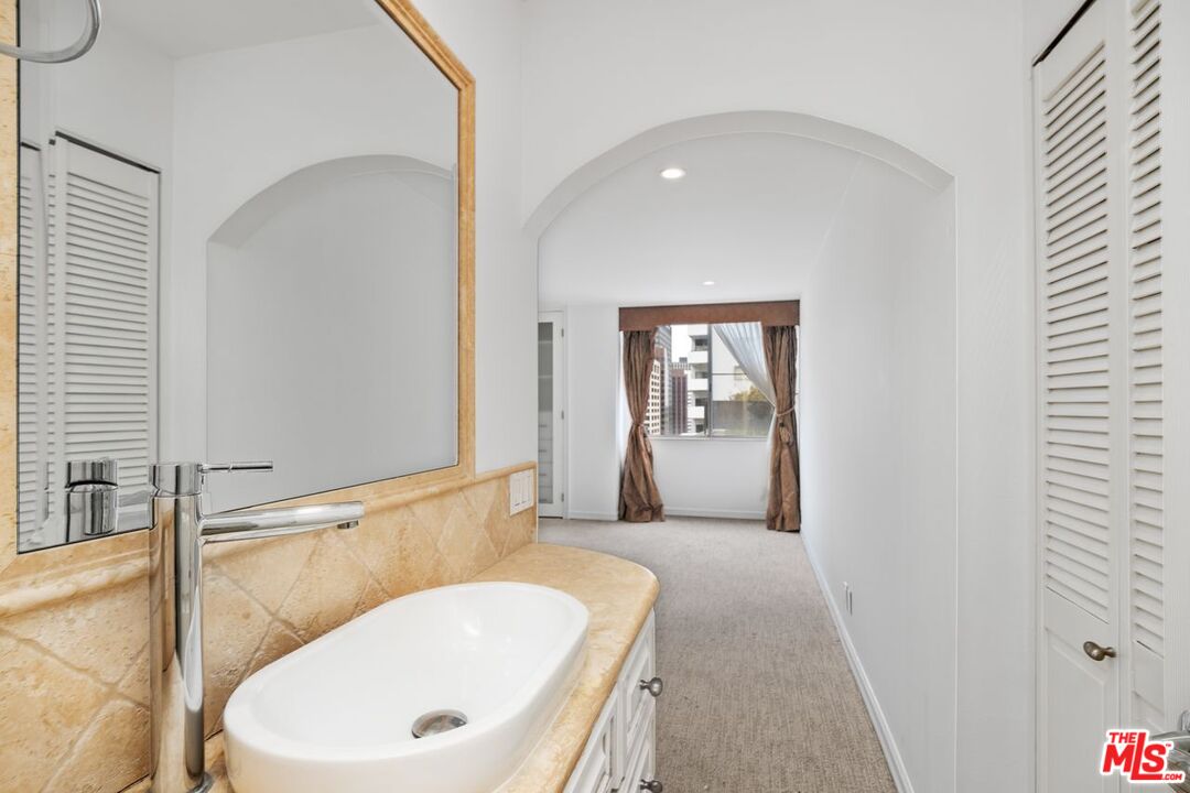 10751 WILSHIRE BLVD Unit: 1002