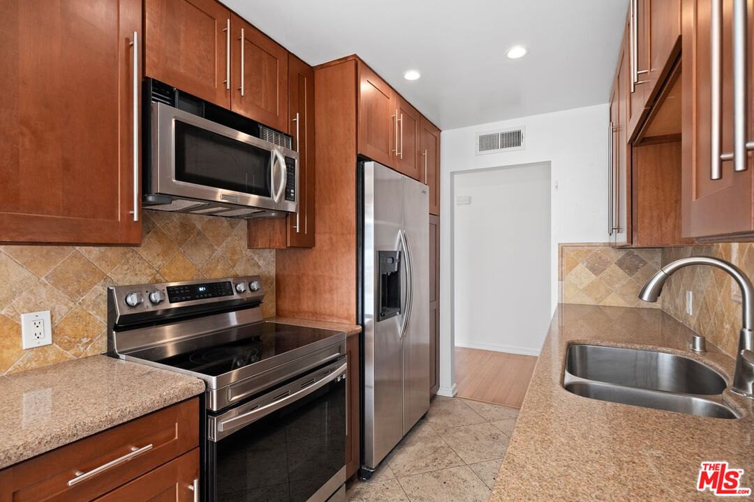 10751 WILSHIRE BLVD Unit: 1002