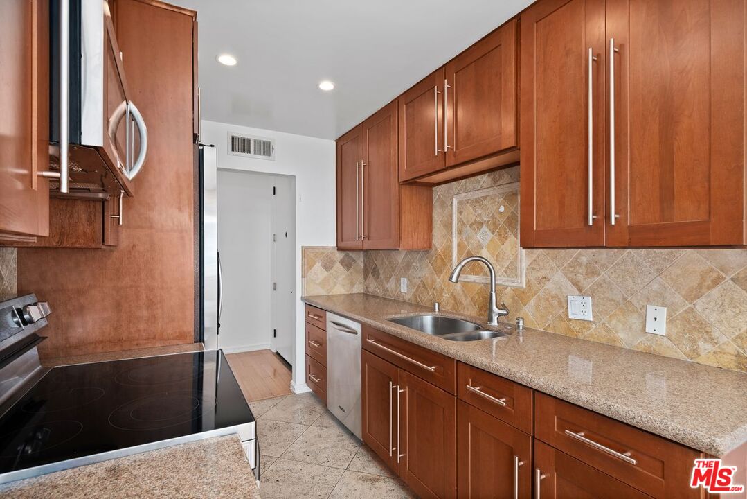 10751 WILSHIRE BLVD Unit: 1002