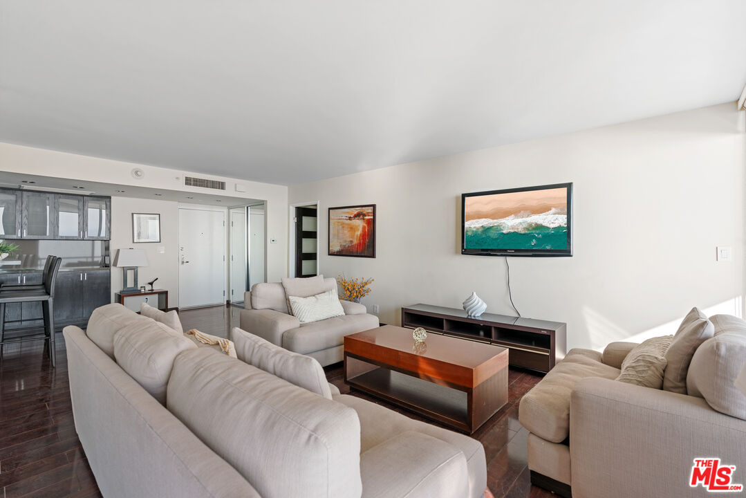 201 OCEAN AVE Unit: 1903P