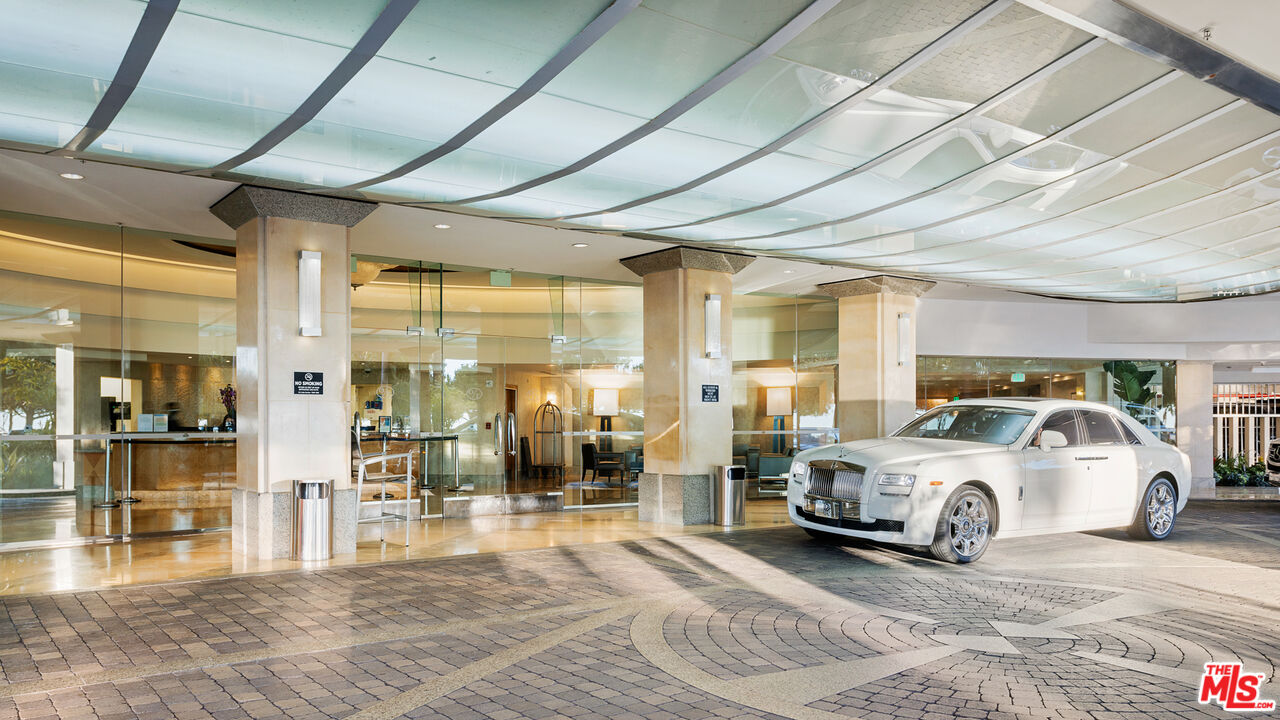 201 OCEAN AVE Unit: 1903P