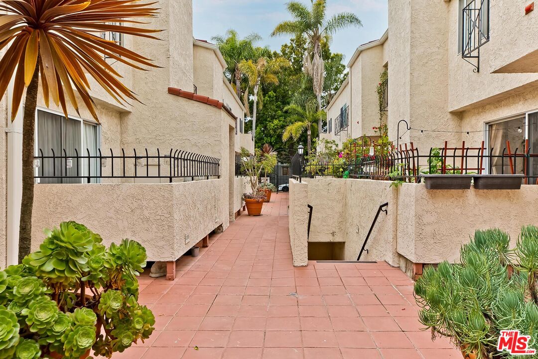 2405 34th St Unit: 27