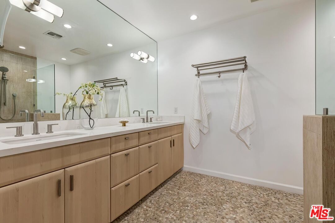 2405 34th St Unit: 27