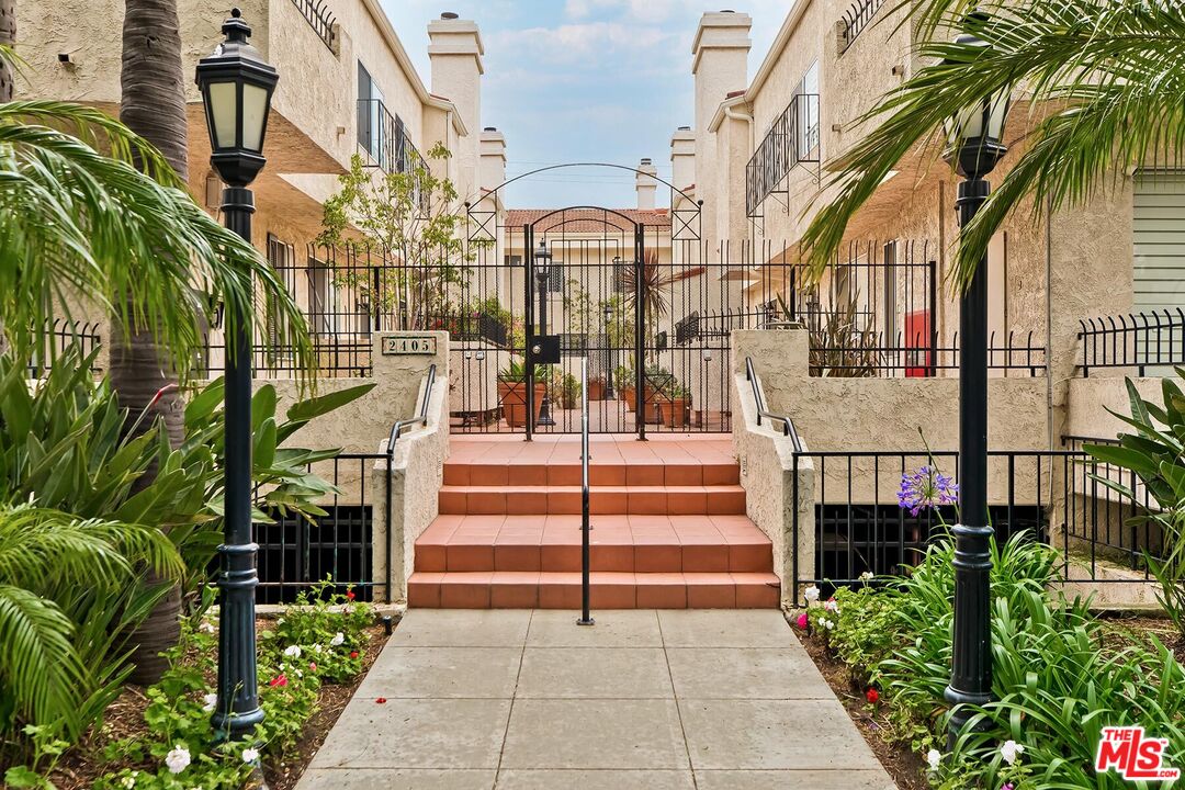 2405 34th St Unit: 27