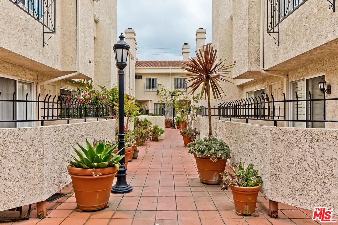 2405 34th St Unit: 27